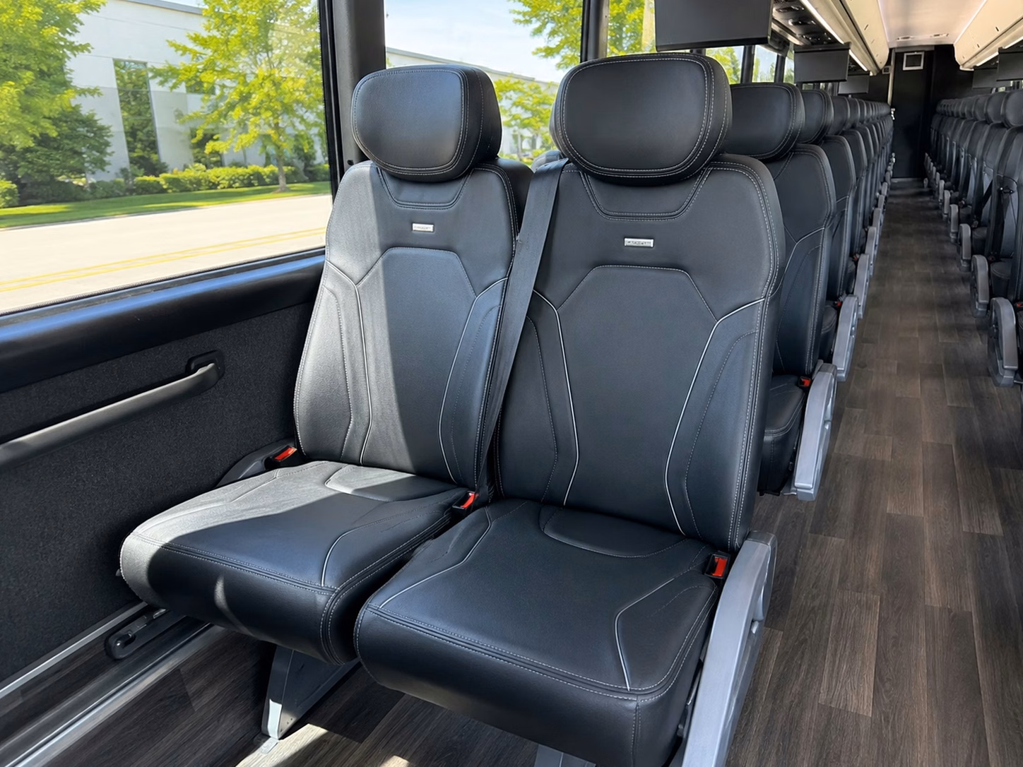 vineyard and winery venue shuttle service in temecula wine country